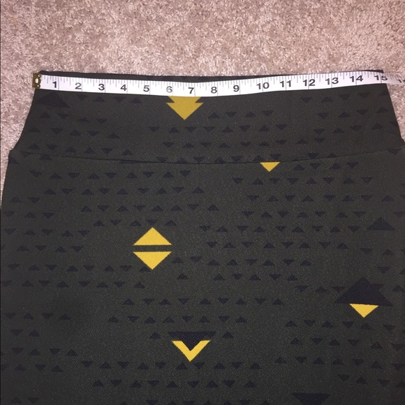 NWT Lularoe Cassie hunter green with triangles - Picture 4 of 5